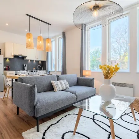 Modern, Quiet 3-bedroom With Parking