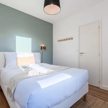 Modern, Quiet 3-bedroom With Parking *