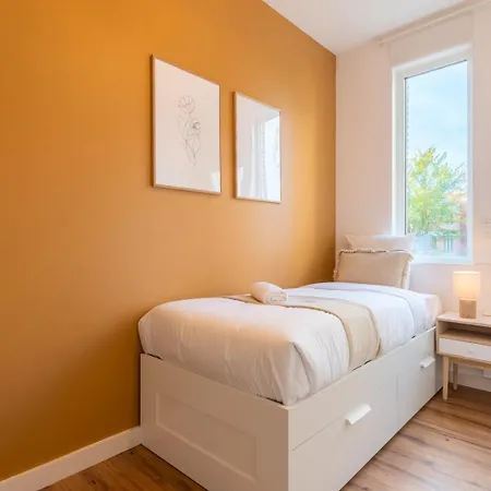 Modern, Quiet 3-bedroom With Parking